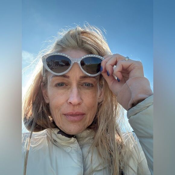 Add “liked“ ❤️ items & Bundle! Receive a personal DISCOUNT & 1 Shipping fee! - Picture 9 of 12